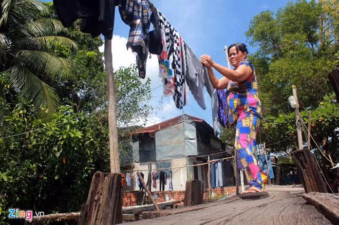 Tuy cuộc sống của những cư dân xóm chài nơi đây còn khó khăn đủ bề, nhưng họ lại gắn bó với nhau, san sẻ cho nhau từng chén cơm, ly nước. Bản chất thật thà, chất phác, tự do của dân chài luôn hiện diện nơi đây, họ không làm mất lòng ai, được nhiều người yêu mến và chia sẻ.