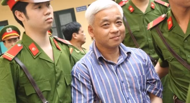 Rất nhiều lần người ta bắt gặp ông Kiên tươi cười.