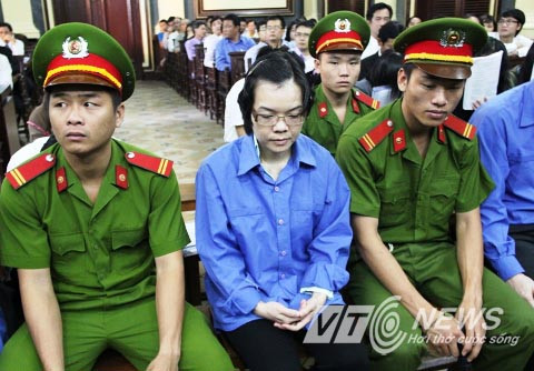 Bị cáo Huỳnh Thị Huyền Như phờ phạc tại phiên tòa xét xử phúc thẩm sáng nay.