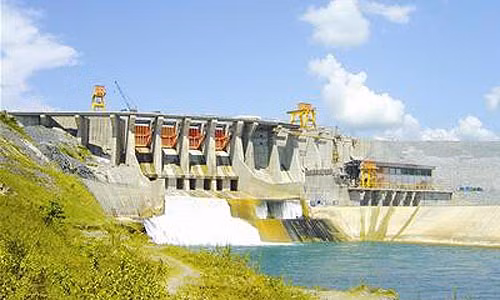 Công trình thủy điện Đạ Dâng - Đạ Chomo do Công ty CP Sông Đà 505 thi công, sau khi hoàn thành sẽ có tổng công suất 22 MW, sản lượng điện trung bình ước tính hằng năm là 109,27 triệu kWh với tổng mức đầu tư hơn 475 tỷ đồng theo hình thức BOO (xây dựng - sở hữu - kinh doanh). Ảnh: GTVT.