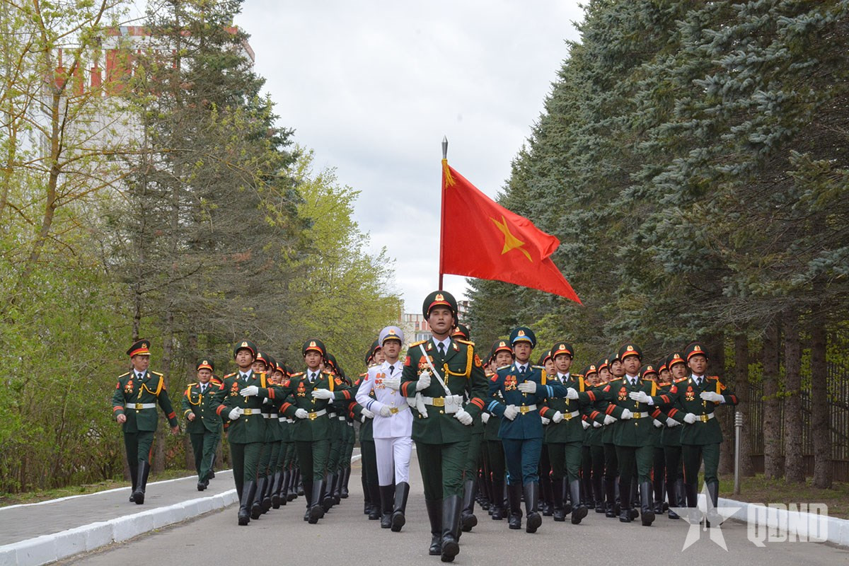 Nhung hinh anh “don tim” cua doan Viet Nam tham gia Le duyet binh tren Quang truong Do-Hinh-4