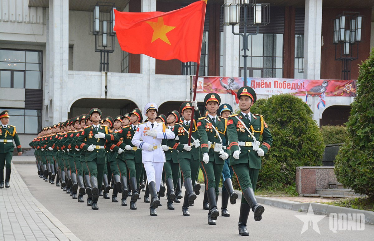 Nhung hinh anh “don tim” cua doan Viet Nam tham gia Le duyet binh tren Quang truong Do-Hinh-3