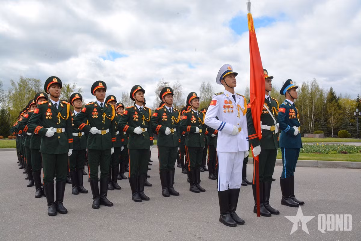 Nhung hinh anh “don tim” cua doan Viet Nam tham gia Le duyet binh tren Quang truong Do