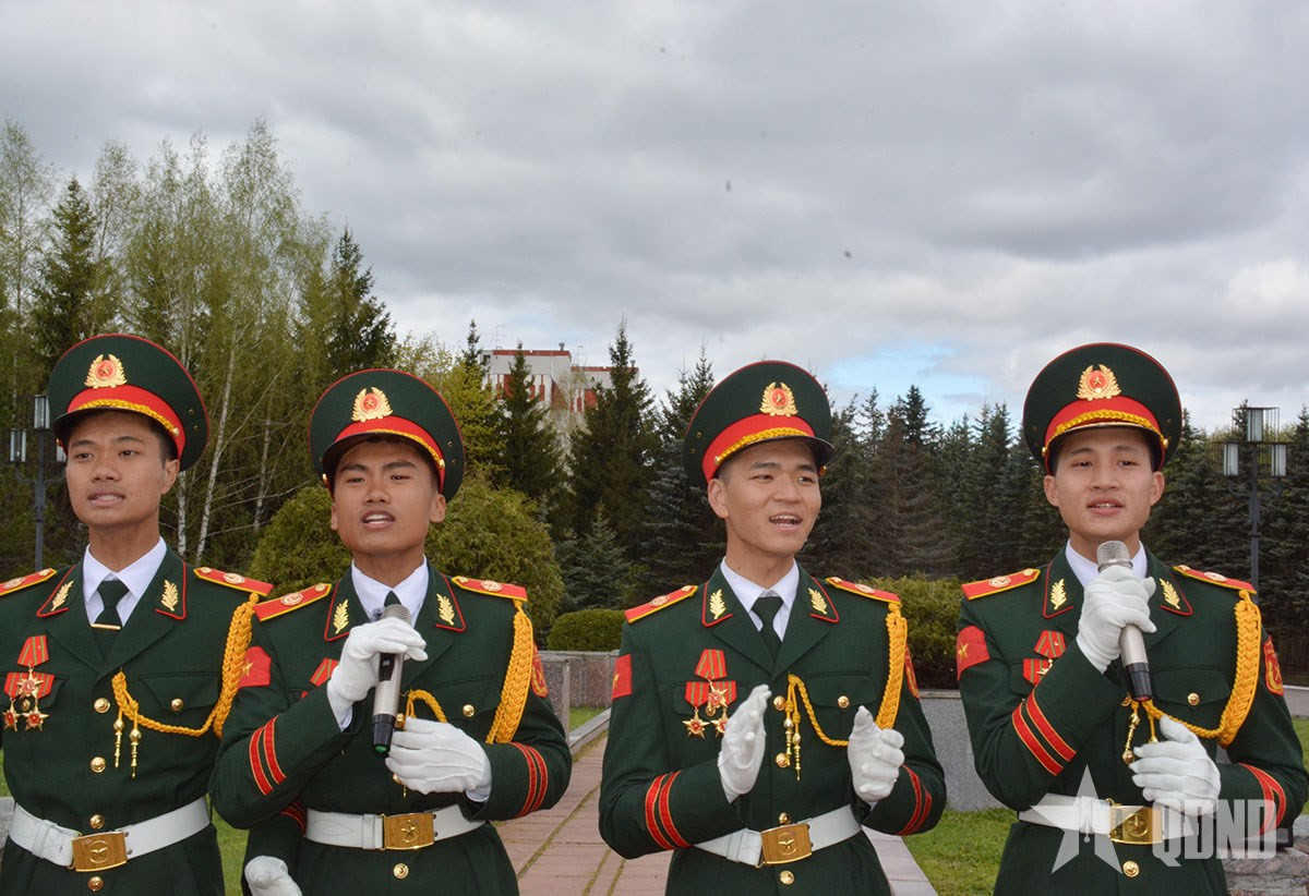 Nhung hinh anh “don tim” cua doan Viet Nam tham gia Le duyet binh tren Quang truong Do-Hinh-6