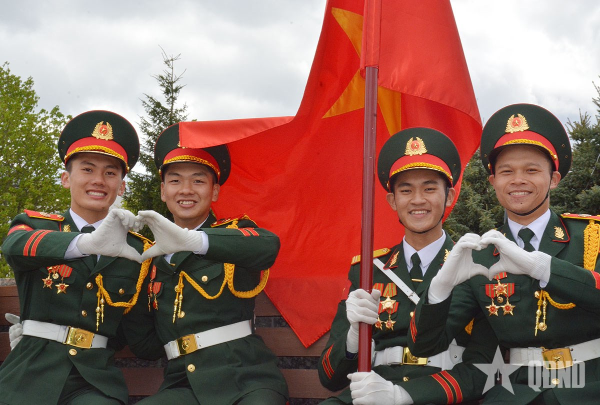 Nhung hinh anh “don tim” cua doan Viet Nam tham gia Le duyet binh tren Quang truong Do-Hinh-12