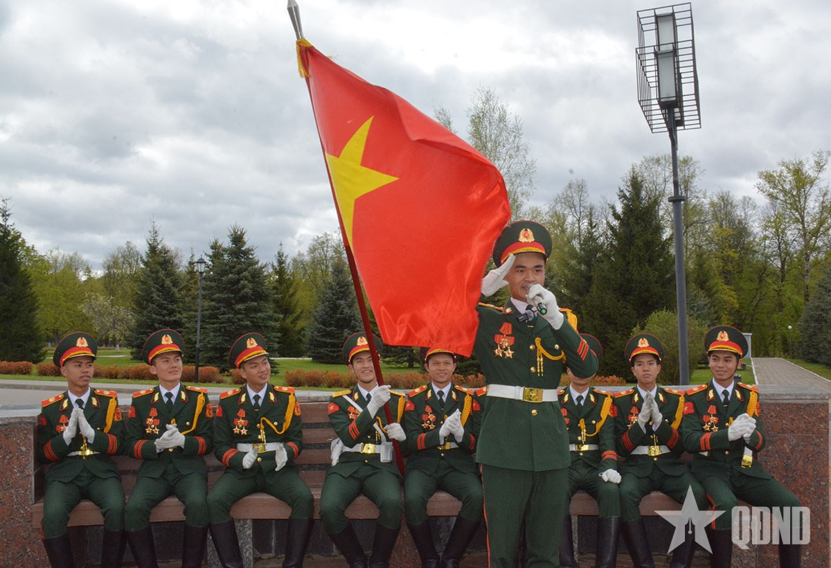 Nhung hinh anh “don tim” cua doan Viet Nam tham gia Le duyet binh tren Quang truong Do-Hinh-15