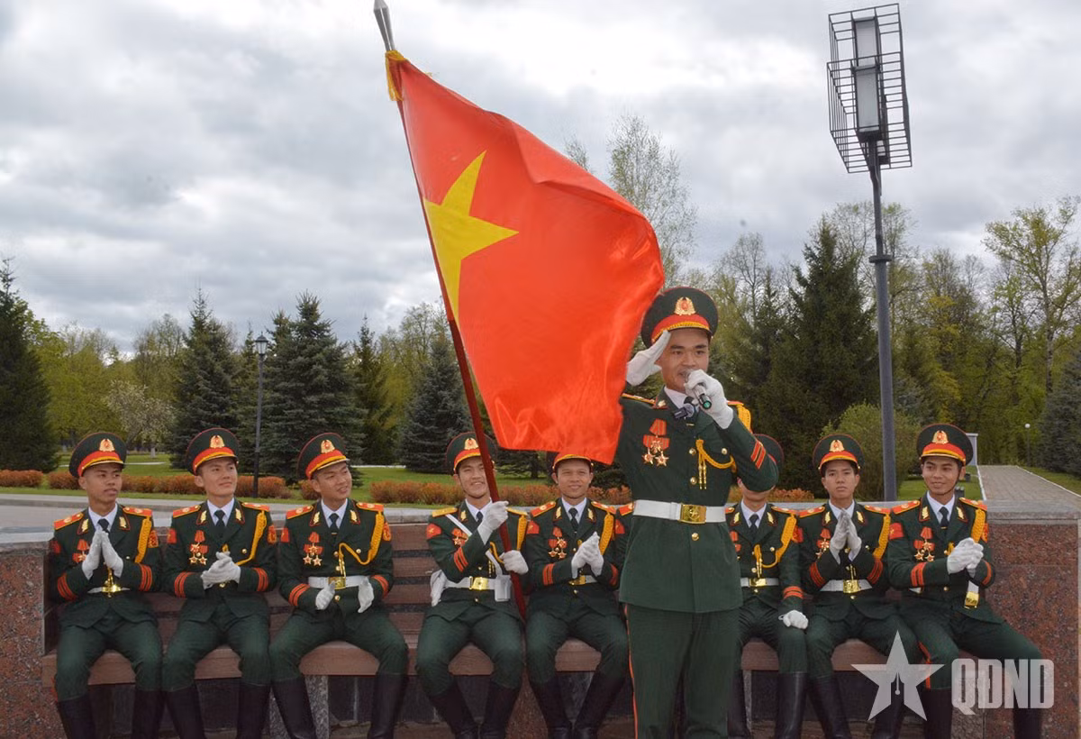 Nhung hinh anh “don tim” cua doan Viet Nam tham gia Le duyet binh tren Quang truong Do-Hinh-15