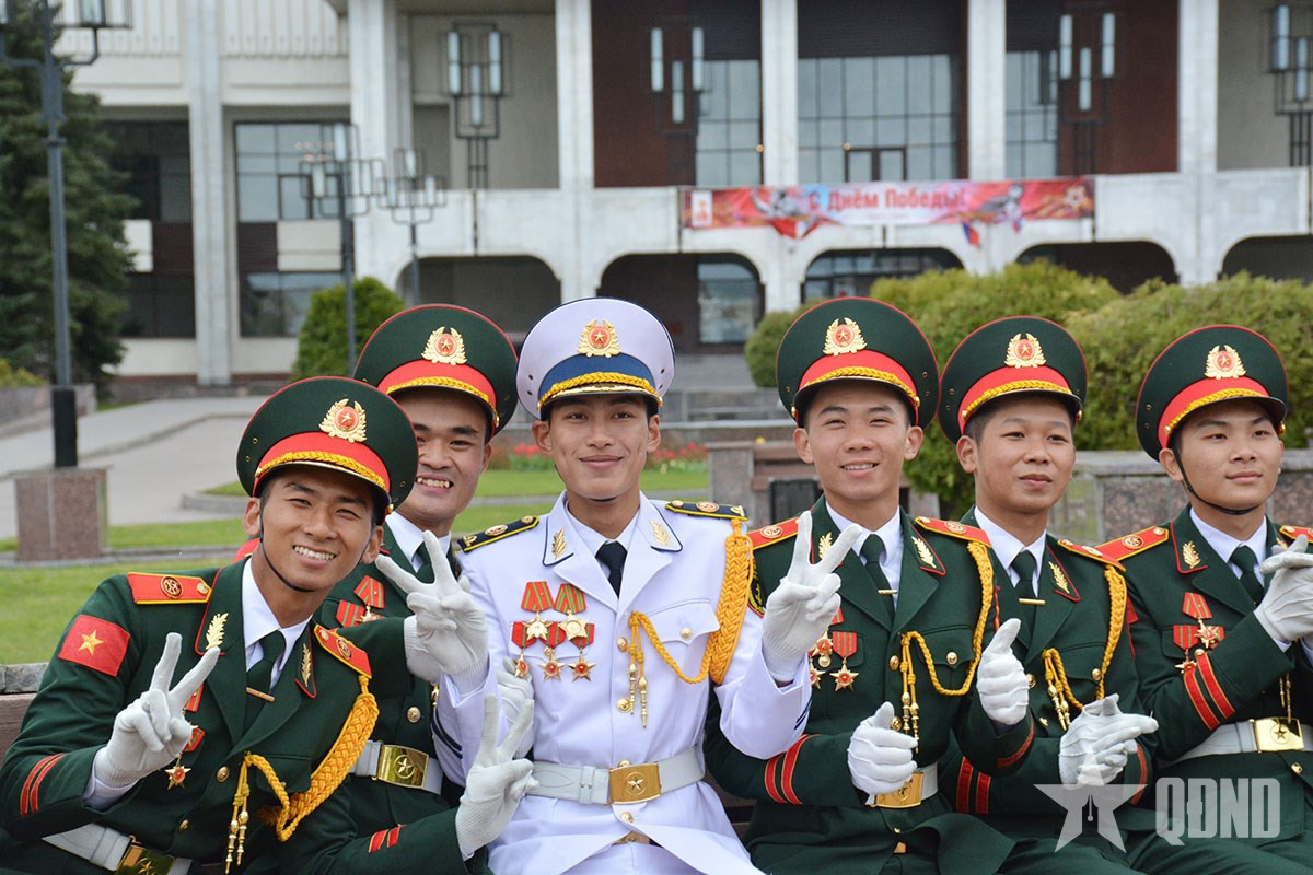 Nhung hinh anh “don tim” cua doan Viet Nam tham gia Le duyet binh tren Quang truong Do-Hinh-11