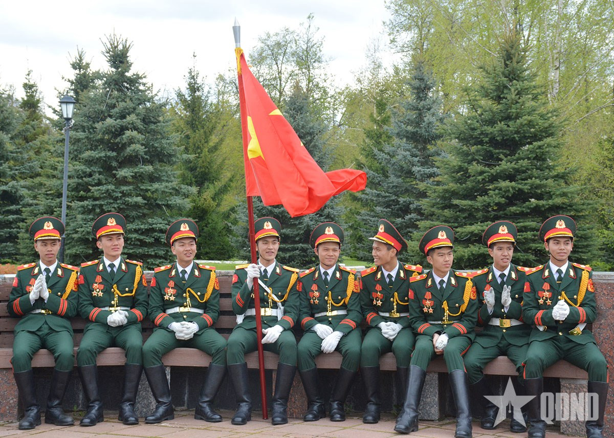 Nhung hinh anh “don tim” cua doan Viet Nam tham gia Le duyet binh tren Quang truong Do-Hinh-7