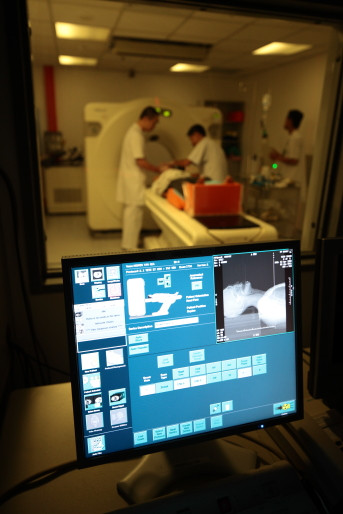 Tầm soát ung thư cần các hệ thống máy móc trang thiết bị hiện đại để cho kết quả sớm và chính xác.