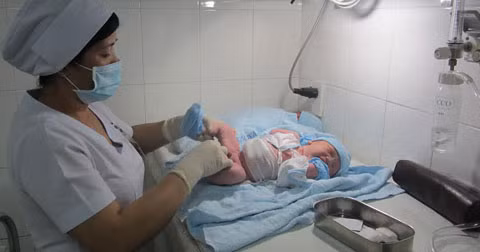 Hình đầu tiên cháu trai con chị Ngọc.