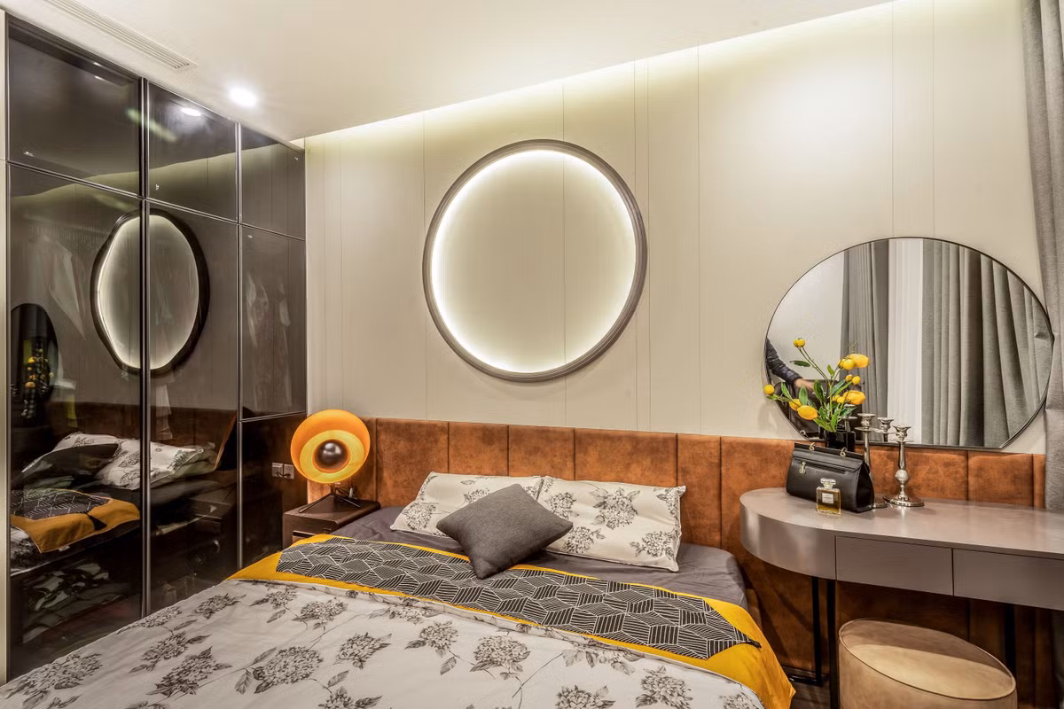 Các phòng được thiết kế theo phong cách hiện đại, đồ đạc được tối giản để tối đa hóa diện tích.