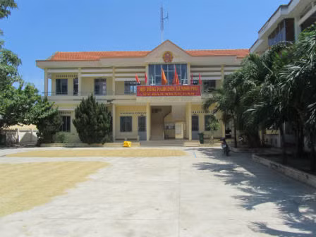 UBND xã Ninh Hoà cho biết vụ việc đã chuyển lên thị xã giải quyết.