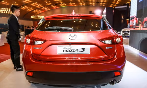 Đuôi xe khác biệt với thiết kế 5 cửa