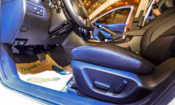 Ghế lái điều chỉnh điện 6 hướng, không có nhớ ghế