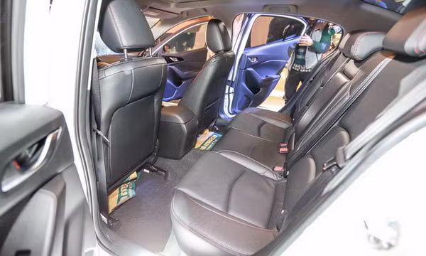 Ghế hành khách phía sau cũng rộng rãi hơn