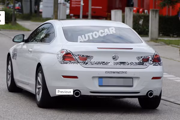 Siêu xe khoe mông má.