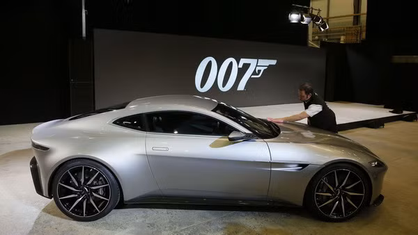 Spectre (2015): Aston Martin DB10