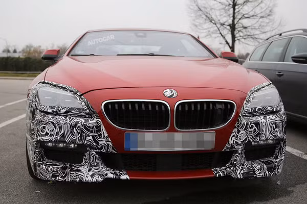 Khu vực hãm xung đằng trước hứa hẹn rất màu mè.