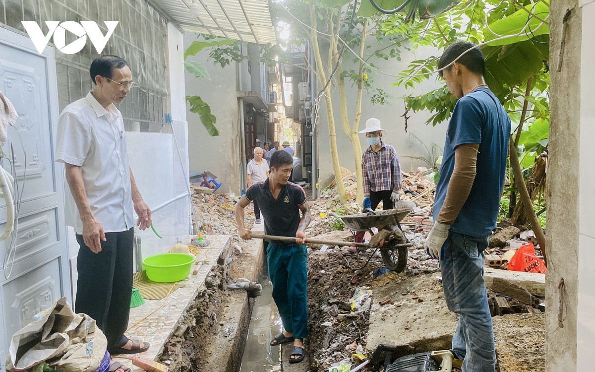 Người dân Hạ Long tháo gỡ gần 900 lồng sắt, “chuồng cọp” Nguoi dan Ha Long thao go gan 900 long sat, “chuong cop”