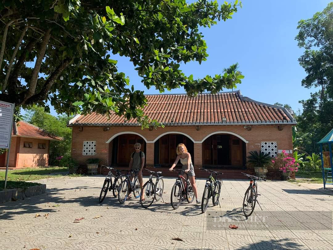 Mot lang co noi tieng Quang Nam trai cay du mau xanh, do, tim, vang-Hinh-10