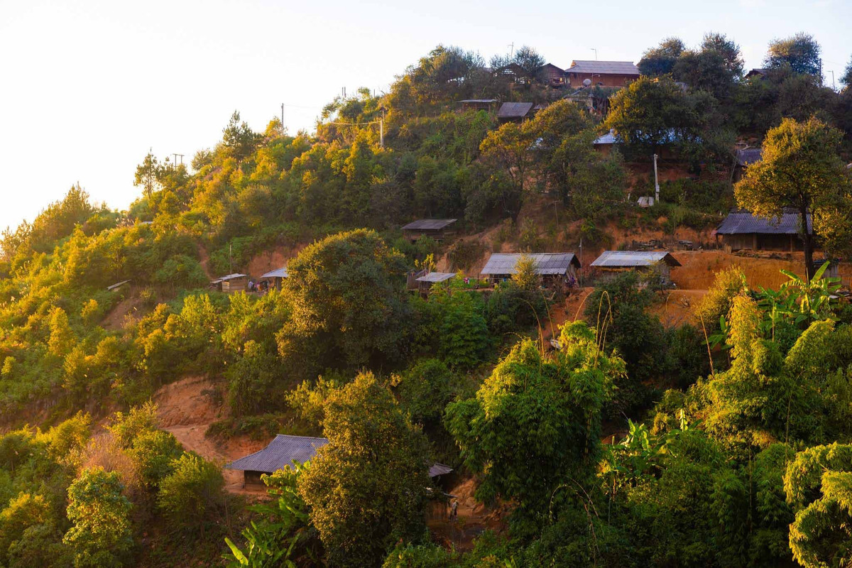 Theo Trung tâm Thông tin văn hóa huyện Mường La, bản Nậm Nghiệp cách trung tâm xã Ngọc Chiến hơn 8km. Ảnh: Vũ Ngọc Thiện. 