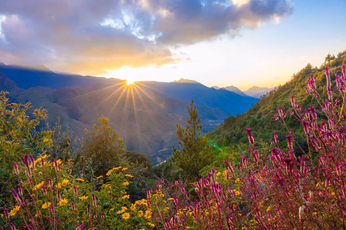 Khung cảnh hoàng hôn tại bản Nậm Nghiệp. Ảnh: Vũ Ngọc Thiện.