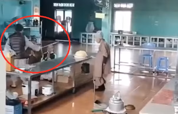 He lo nguyen nhan khien nguoi phu trach Thien Vien Long Tuong danh, chui boi de tu-Hinh-2