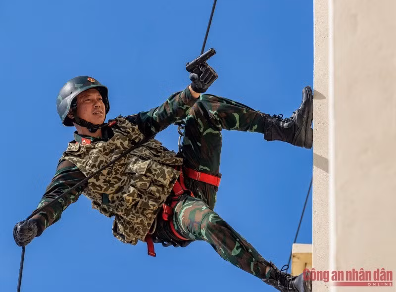 Quá trình huấn luyện công phu sẽ giúp các chiến sĩ đặc công có thể tác chiến trong nhiều điều kiện hoàn cảnh khác nhau.