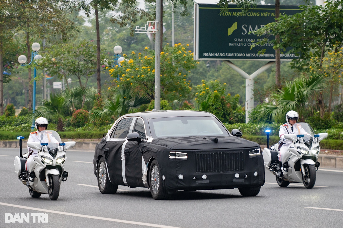 Chiếc ô tô chở nguyên thủ quốc gia quốc tế trong buổi diễn tập (Ảnh: Thành Đông).