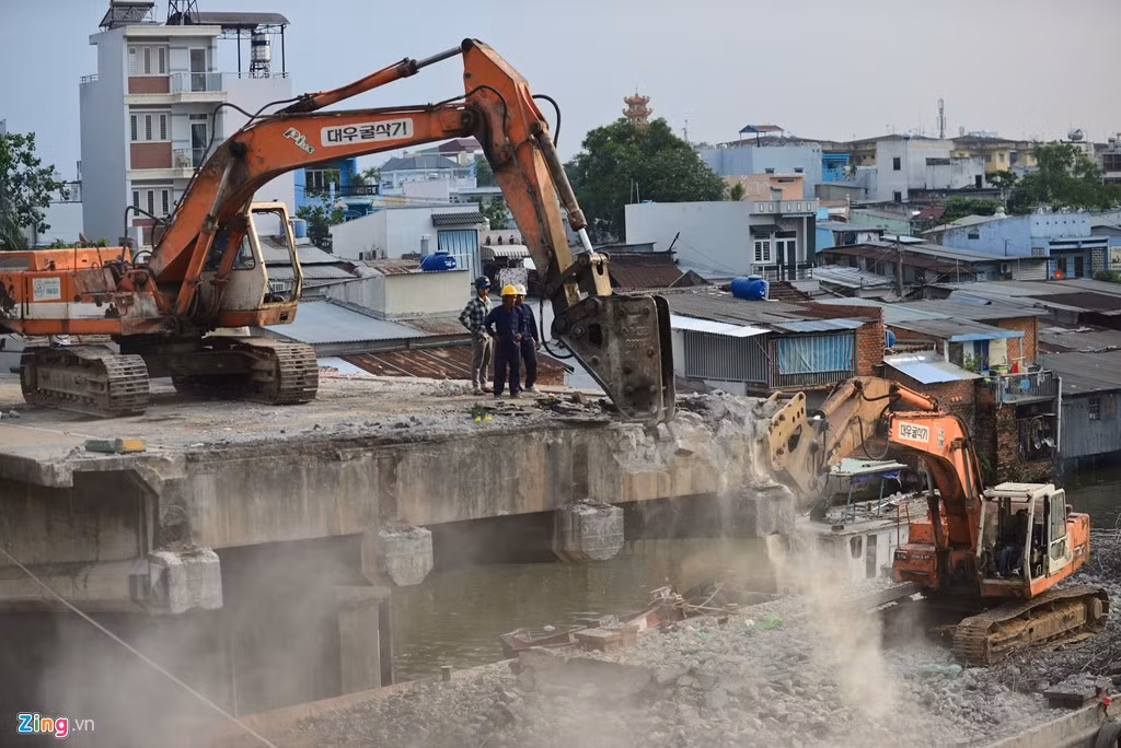 Gap rut thao do cau tram tuoi o Sai Gon-Hinh-2
