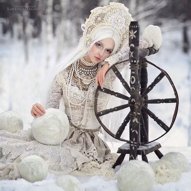 Bạn có nhớ đến nàng công chúa quay sợi để rồi ngủ suốt trăm năm trong khu rừng.