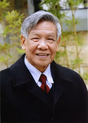 Đồng chí Lê Khả Phiêu (1931). Nguyên quán: xã Đông Khê, huyện Đông Sơn, Thanh Hóa. Được bầu tại Hội nghị Trung ương lần thứ 4 khóa 8. Nhiệm kỳ: 26/12/1997 - 22/4/2001.