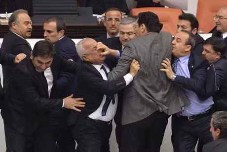 Chum anh: Khi nhung chinh tri gia “nong mat” voi nhau-Hinh-4