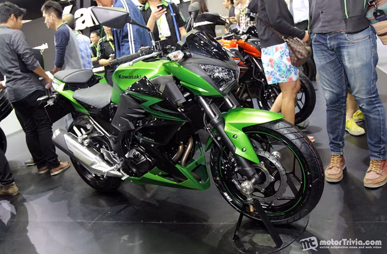 Kawasaki Z300 ABS ra mắt cách đây không lâu tại triển lãm xe EICMA 2014. Thiết kế của xe sở hữu những đường nét góc cạnh quen thuộc của dòng naked bike Z-Series, mang lại diện mạo hầm hố và bắt mắt cho Z300. Cung cấp sức mạnh cho xe là khối động cơ 4 thì, xi-lanh đôi, dung tích 296cc, làm mát bằng dung dịch, tích hợp phun xăng điện tử, kết hợp hộp số 6 cấp, công suất tối đa 39 mã lực tại 11.000 vòng/phút, mô-men xoắn cực đại 27 Nm tại 10.000 vòng/phút.