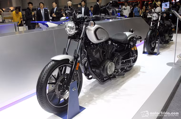 Mẫu cruiser Yamaha Star Bolt sở hữu động cơ V-twin, góc nghiêng 60 độ, dung tích 942cc, làm mát bằng không khí, SOHC, 4 van, công suất tối đa 53 mã lực tại 5.500 vòng/phút, mô-men xoắn cực đại 80 Nm tại 3.000 vòng/phút.