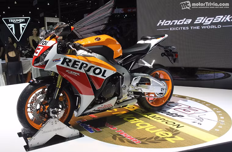 Honda CBR1000RR Champion Edition là phiên bản đặc biệt, được hãng xe Nhật Bản tung ra thị trường để kỉ niệm chiến thắng của đội đua Honda Repsol tại giải đua MotoGP.