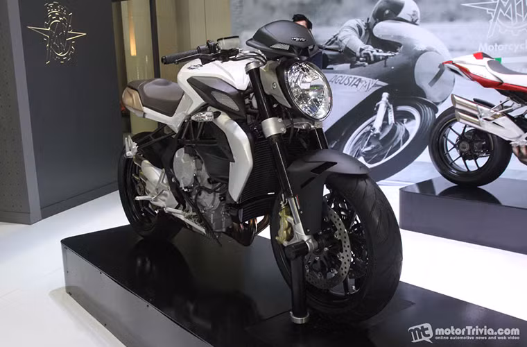 MV Agusta Brutale 800 trang bị động cơ dung tích 798 phân khối, công suất 125 mã lực tại 13.100 vòng/phút và mô-men xoắn cực đại 81 Nm tại 10.100 vòng/phút, làm mát bằng dung dịch.