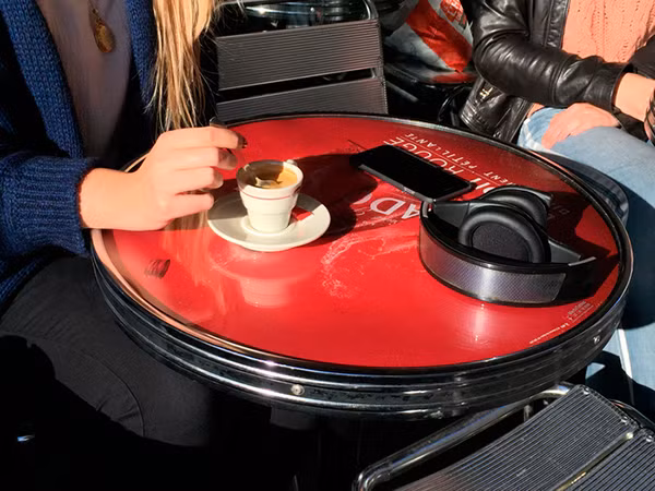 Thưởng thức cà phê cùng Helios...