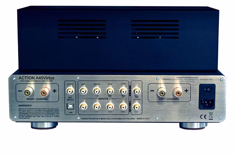 Synthesis Virtus A40 sử dụng 4 bóng công suất KT66 cho công suất đầu ra 40W, phần preamp chạy bóng 12AX7 và 12BH7. Ampli có ưu điểm tích hợp ngõ vào USB cho phép kết nối trực tiếp với hệ thống lossless PC mà không cần trang bị thêm các USB DAC rời.