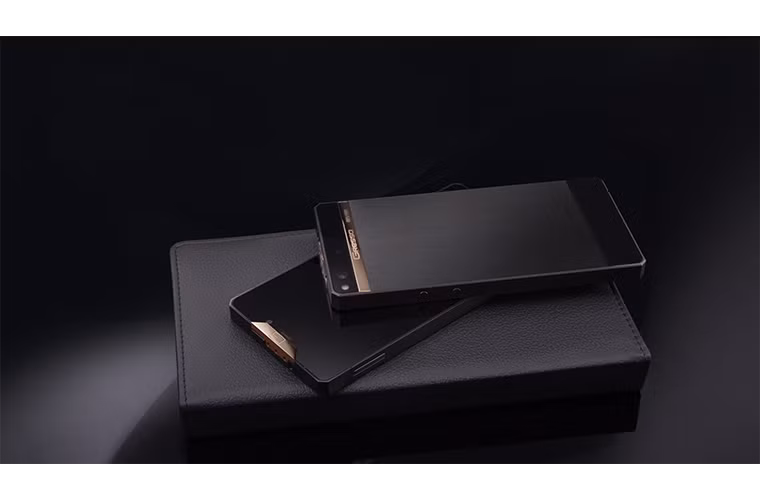 Gresso Regal Black được bán với 3 phiên bản: Phiên bản R1 (giá 3000 USD, vật liệu chỉ bằng titanium)...