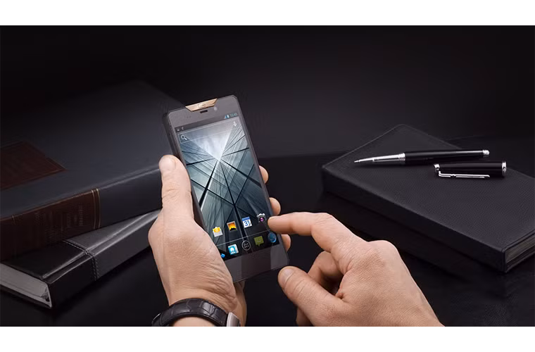 Gresso Regal Black sở hữu một màn hình 5 inch 1080p. Chip xử lý 4 nhân 1.5GHz, bộ nhớ RAM 2GB, bộ nhớ trong 32GB.