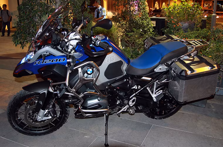 Giá một chiếc BMW R1200 GS tại thị trường Mỹ vào khoảng 18.200 USD.