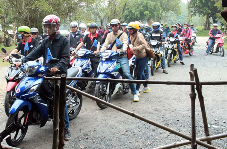 Suzuki Tây Ninh đã xuống Sài Gòn từ chiều thứ 7 (6/12), sau đó buổi sáng tiếp tục chặng thứ hai từ quận 7 tới Nhơn Trạch để hội quân. Mọi người gửi xe vào bãi để tham gia những trò chơi ngoài trời ngay sau đó.