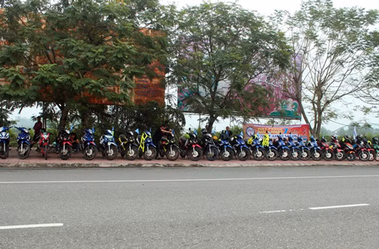 Khoảng 50 chiếc xe và 70 người đã tham gia chương trình này.