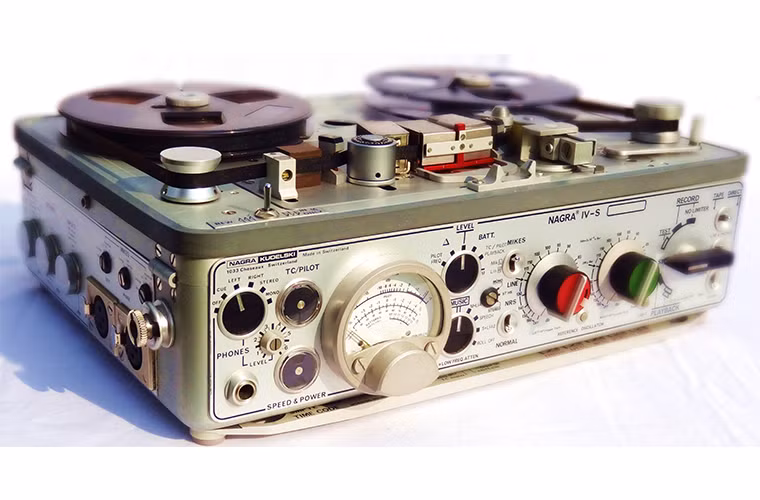 Bên cạnh các thiết bị phần cứng hấp dẫn và đa dạng, khách tham quan triển lãm AV Show Hà Nội năm nay sẽ có cơ hội trải nghiệm những nguồn âm analog quý hiếm ở định dạng băng cối. Gian hàng phần mềm đặc biệt Reel-to-Reel giới hiệu những đầu băng gốc cổ gần như tuyệt chủng hiện nay, bên cạnh đó là những băng tape được thu lại chọn lọc với chất lượng gần như nguyên gốc nhờ sử dụng các đầu thu chuyên nghiệp nổi tiếng trên thế giới.