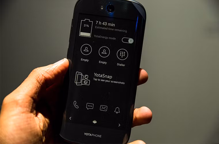 Tính năng YotaSnap cho phép chụp ảnh từ màn hình chính và cho hiển thị hình đã chụp lên màn hình thứ 2.