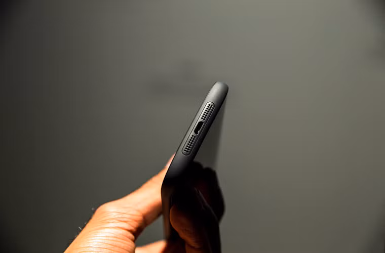 Cạnh dưới của YotaPhone 2.