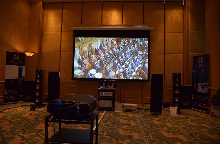 Dàn nghe nhìn tại gia cao cấp này có giá khoảng 2 tỉ đồng.