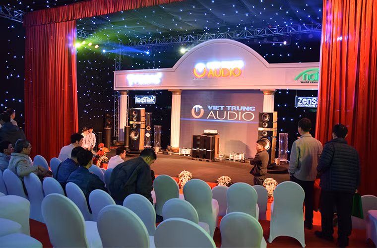 Không gian nghe nhìn được đầu tư chỉn chu nhất tại AV Show lần này, thiết kế như một sân khấu lộ thiên với bầu trời sao nhân tạo.